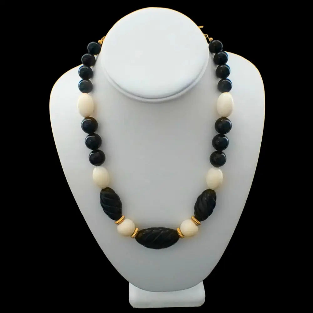 Lucite Jewelry - Vintage Black and White Beaded Choker - GOVintage Jewelry and Collectibles