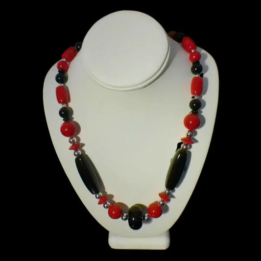 Lucite Jewelry - Vintage Red and Black Beaded Necklace - GOVintage Jewelry and Collectibles