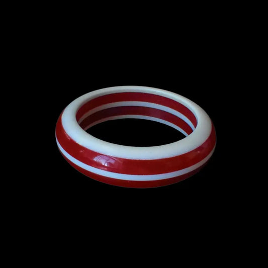 Lucite Jewelry - Vintage Red and White Stripped Bangle - GOVintage Jewelry and Collectibles