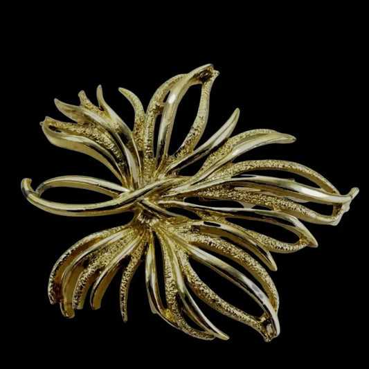 Mid Century Jewelry - Ladies Gold Toned Flower Brooch Pin - GOVintage Jewelry and Collectibles